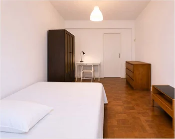 Private room at Travessa do Possolo 13, 1350-177 Lisboa, Portogallo, image 2 of 17