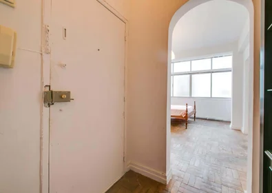 Private room at Travessa do Possolo 13, 1350-177 Lisboa, Portogallo, image 5 of 17