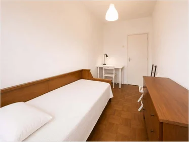 Private room at Travessa do Possolo 13, 1350-177 Lisboa, Portogallo, image 3 of 17