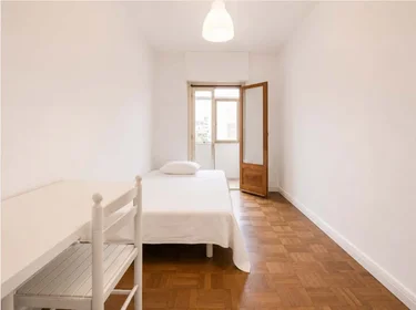 Private room at Travessa do Possolo 13, 1350-177 Lisboa, Portogallo, image 4 of 17