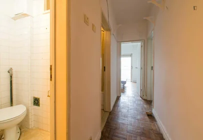 Private room at Travessa do Possolo 13, 1350-177 Lisboa, Portogallo, image 9 of 17