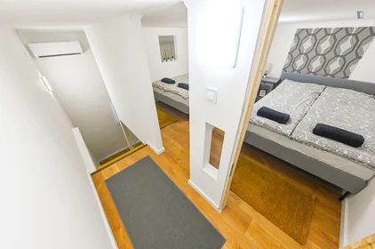 Całe miejsce Damjanich utca, obraz 12 14