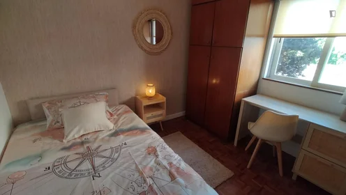 Quarto privado em Rua das Orquídeas, imagem 1 de 10