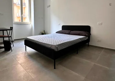 Habitación privada en Via Rivalta, imagen 1 de 10