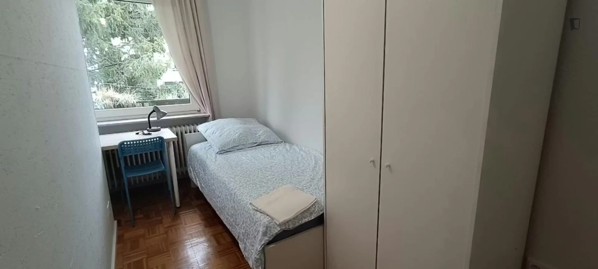 Öğrenciler için rahat oda  bölgesinde mevcut