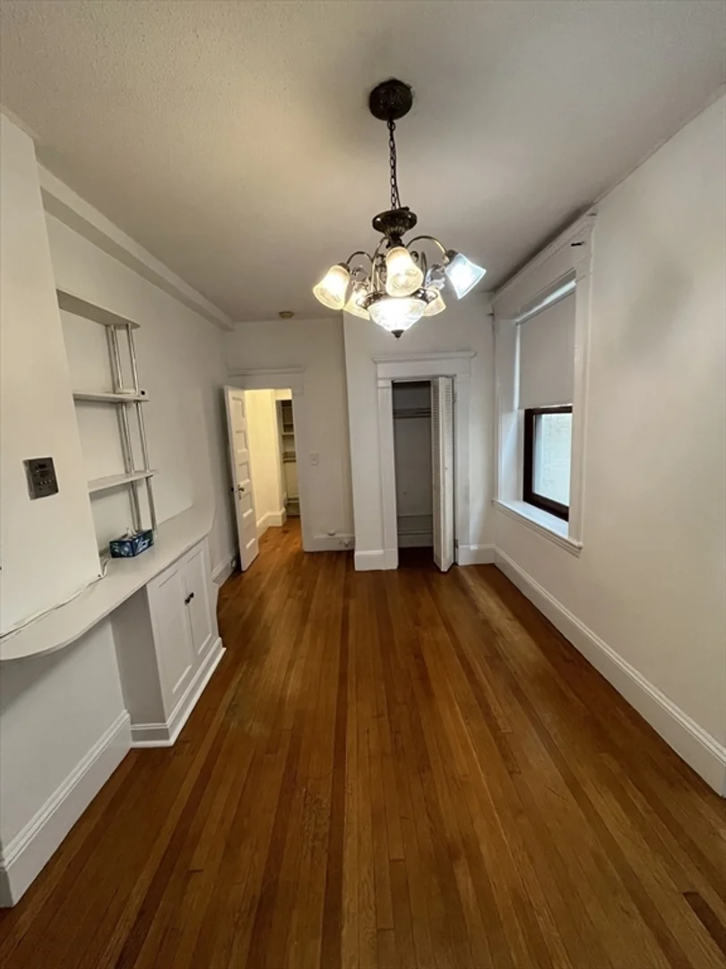 Convenient studio apartment for student living in 