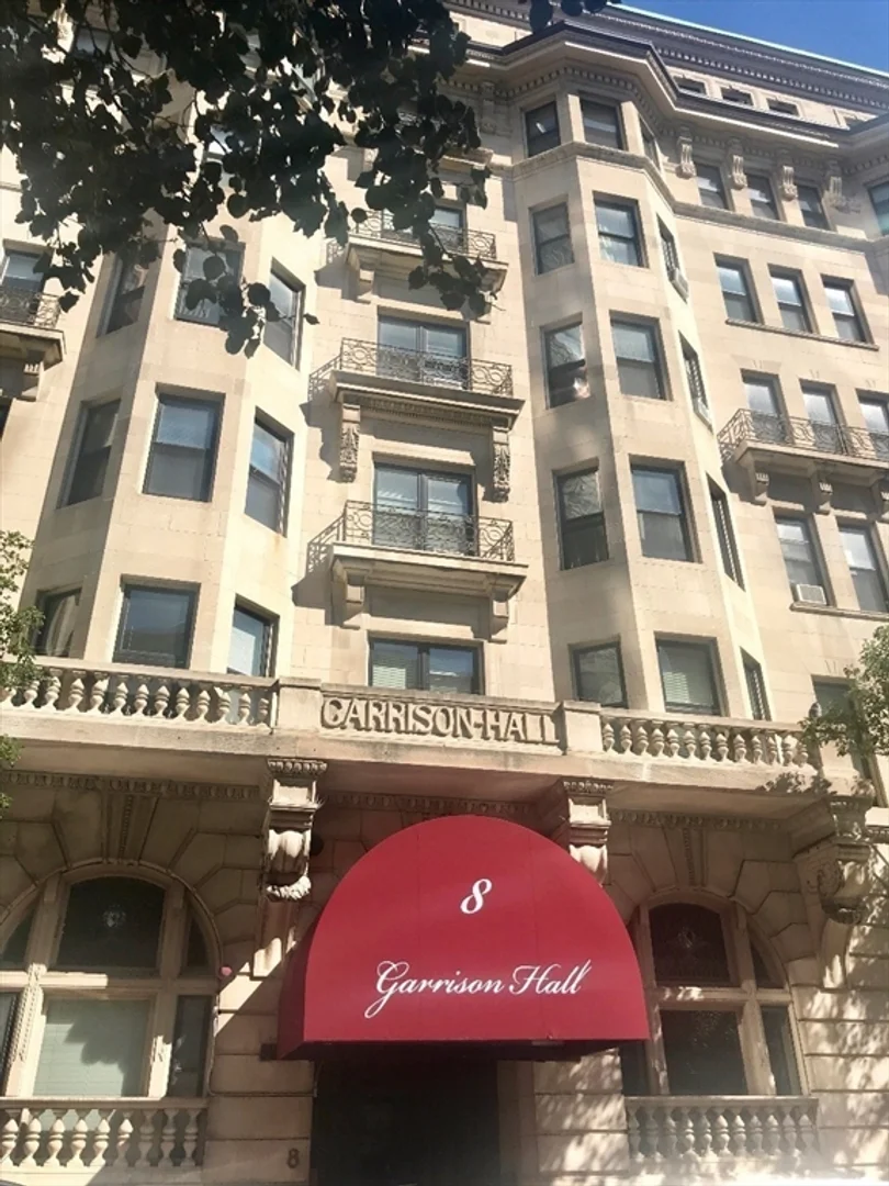 Convenient studio apartment for student living in 