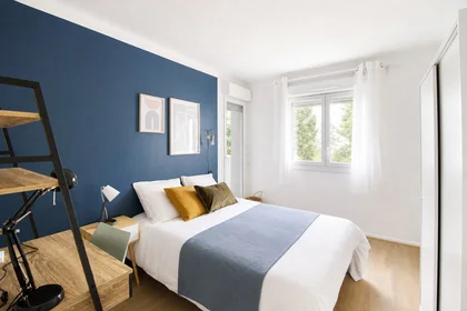 Private room at 32 rue Ampere, image 1 of 9