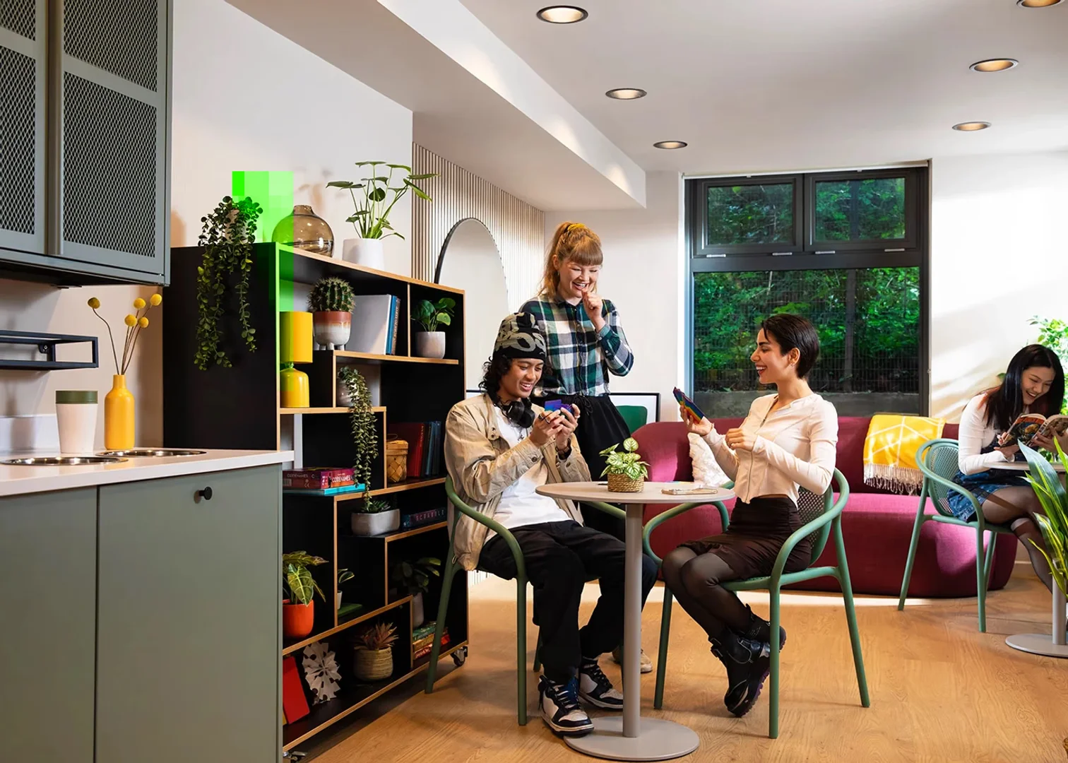 Stanza economica per studenti con ampia illuminazione in 
