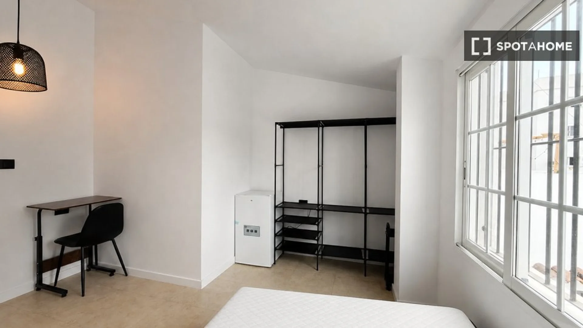 Komfortables und geräumiges Studentenzimmer in 