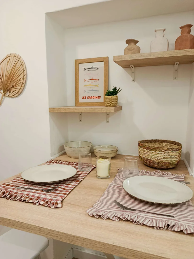  bölgesinde tam olanaklara sahip modern öğrenci stüdyosu