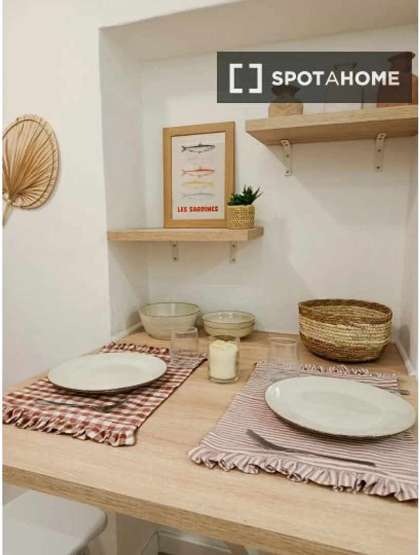  bölgesinde tam olanaklara sahip modern öğrenci stüdyosu