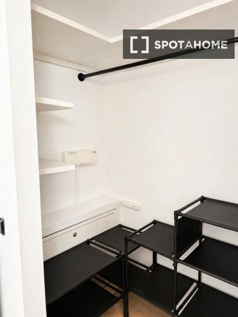 Funktionelles Studentenzimmer perfekt zum Studieren in 