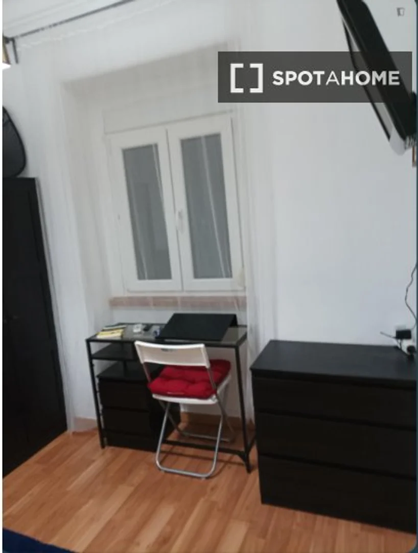 Komfortables und geräumiges Studentenzimmer in 