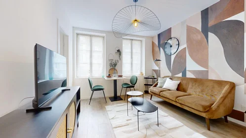 Private room at 66 Rue du Faubourg national, image 1 of 10