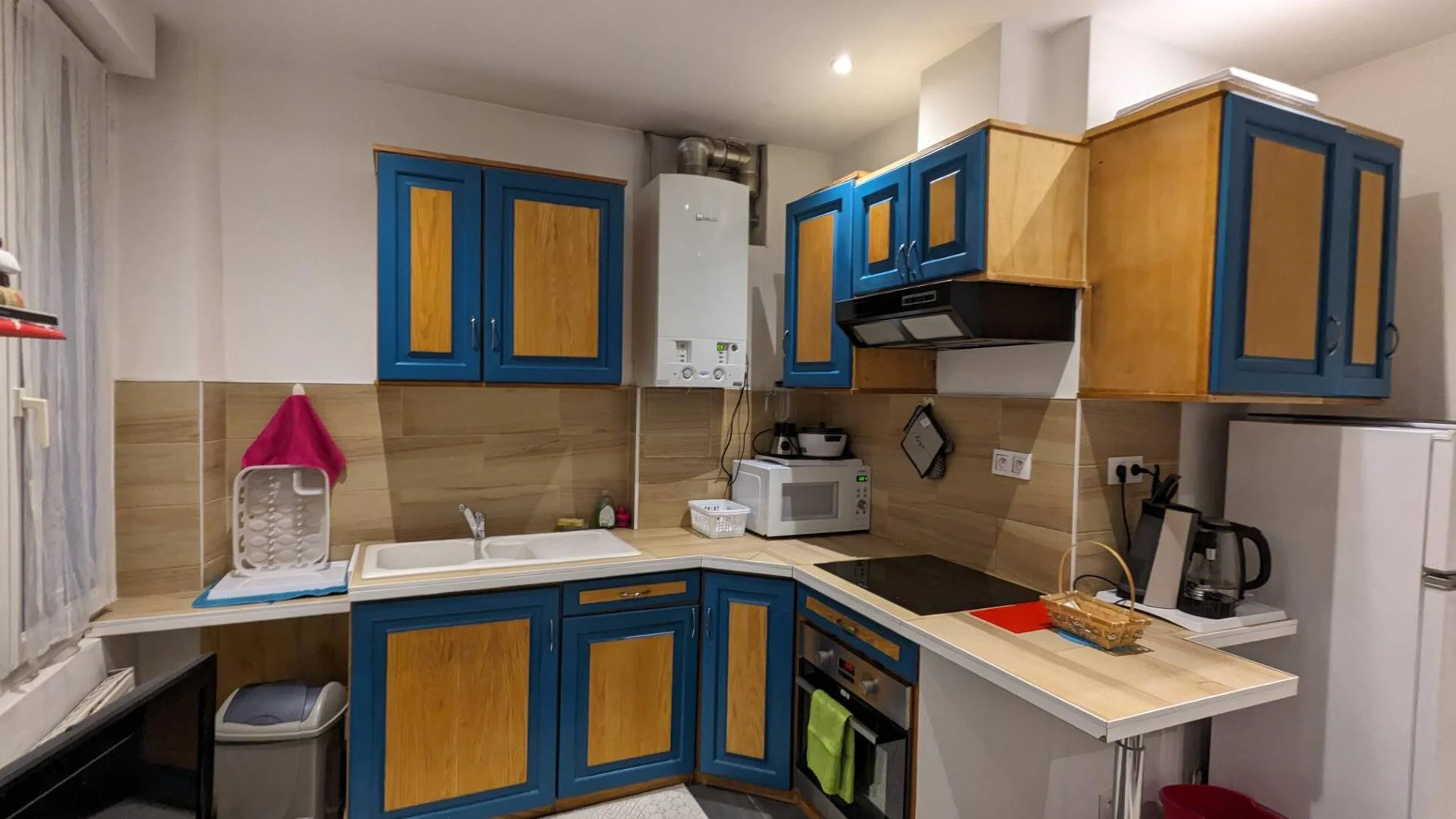 Habitación estudiantil amplia y cómoda en 