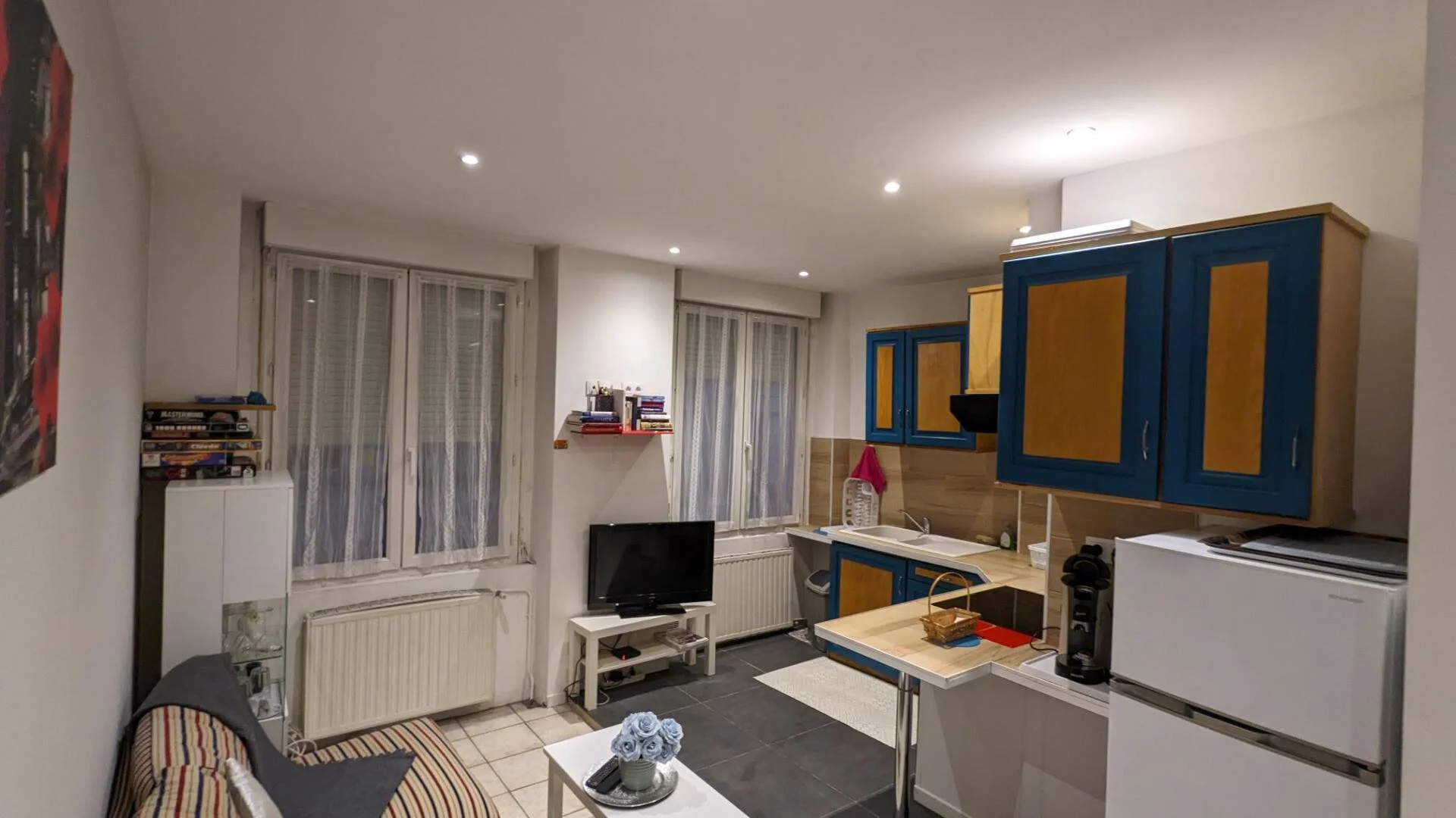 Habitación estudiantil luminosa y aireada con fácil acceso a la universidad en 