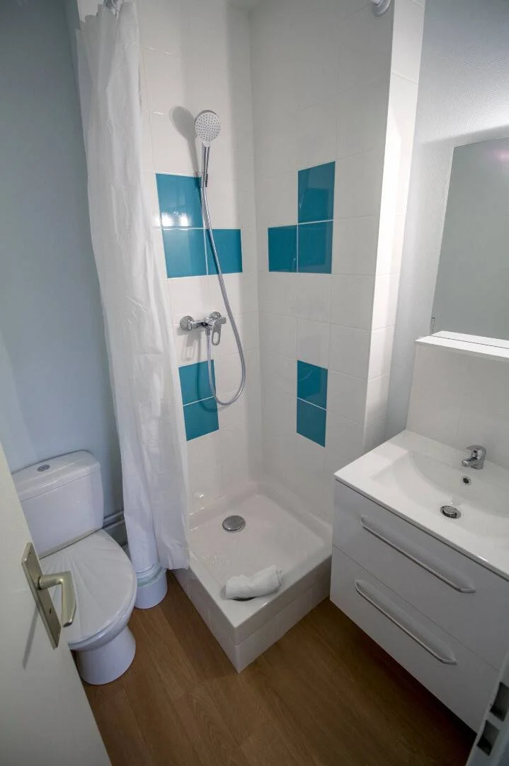 Economical student room with convenient location in 