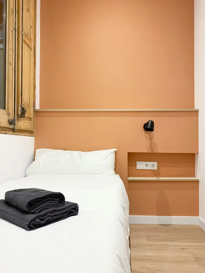 Chambre conviviale pour les étudiants dans  avec des équipements modernes