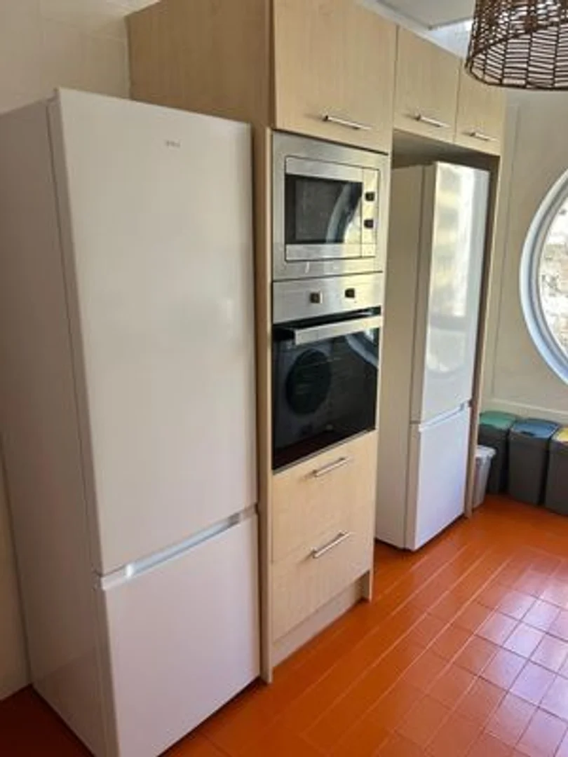 Quarto de estudante económico perto do campus em 