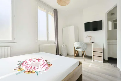 Privatzimmer in der 11 Rue de l'Église, 59130 Lambersart, France, bild 1 von 10