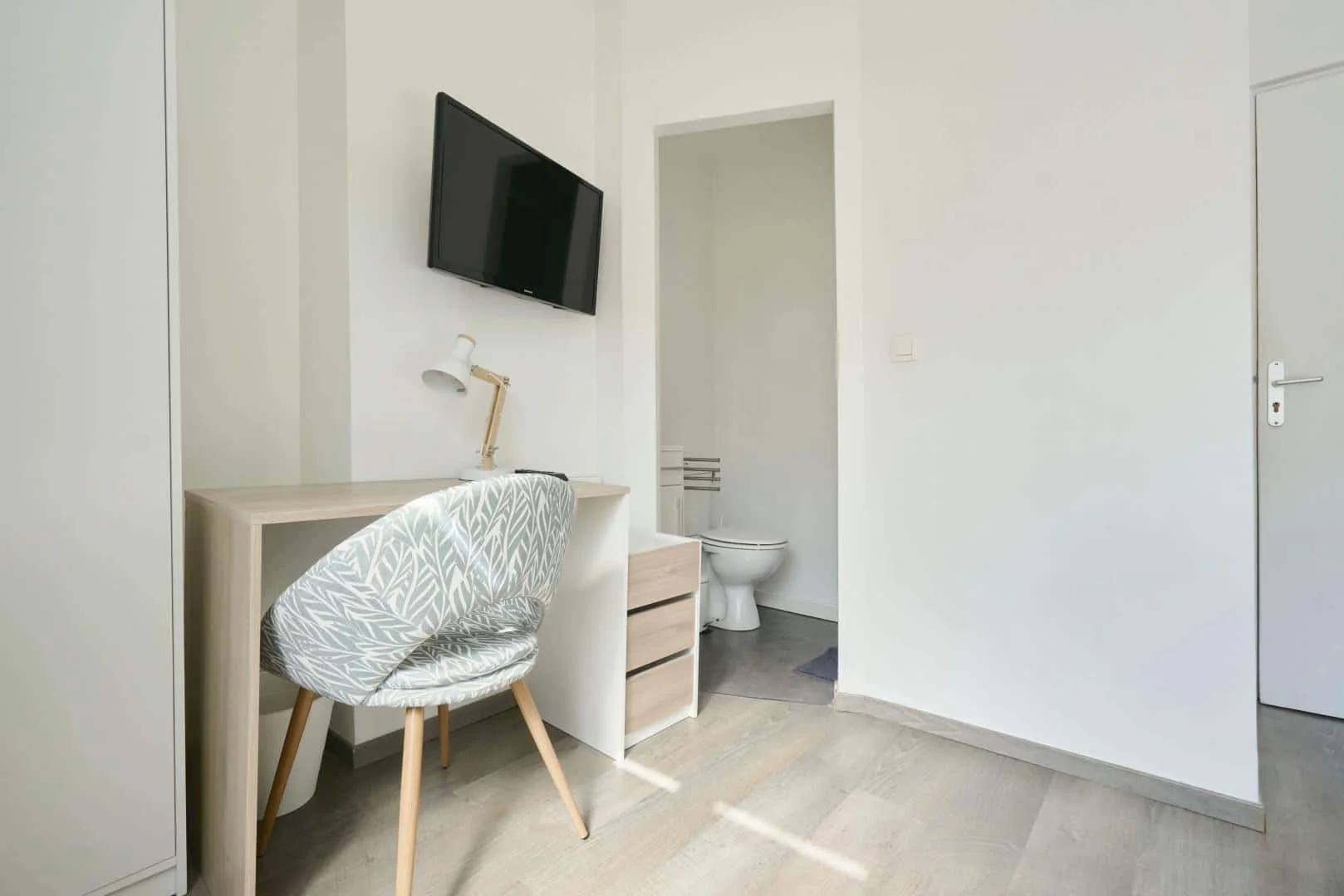 Student-friendly room in  with modern amenities