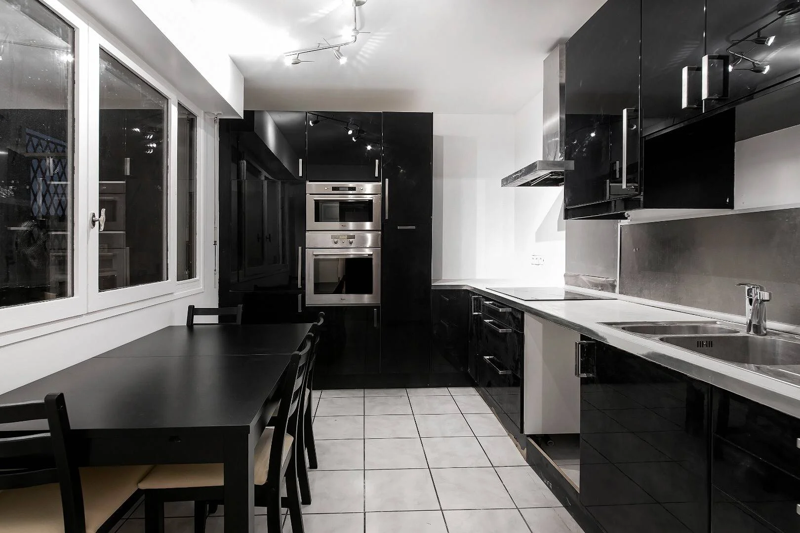 Chambre d'étudiant à  avec espace d'étude et installations communes