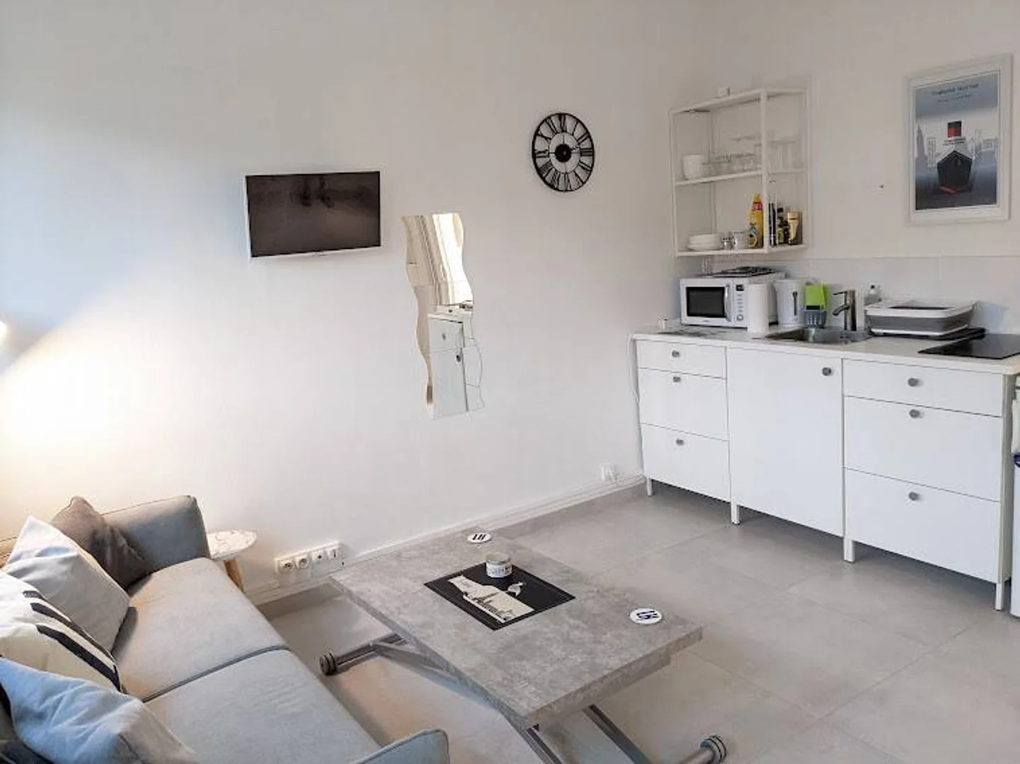 Bright and airy student room with easy university access in 