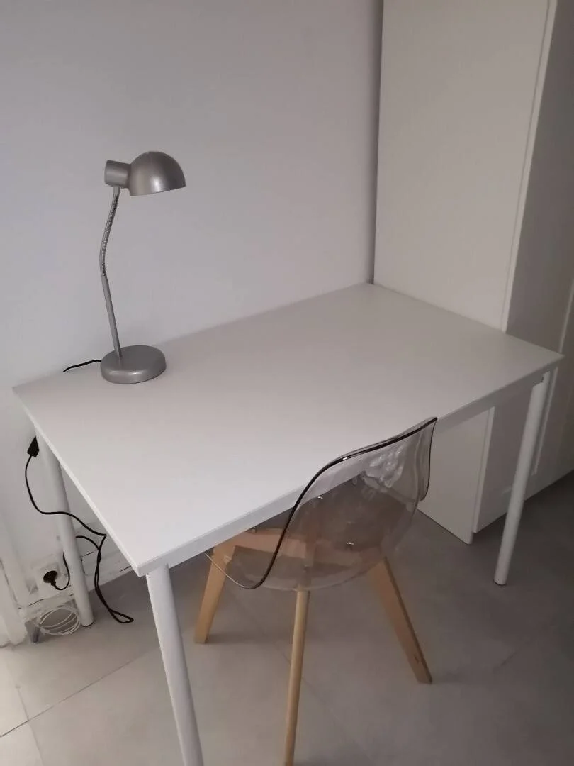 Comfortable and spacious student room in 