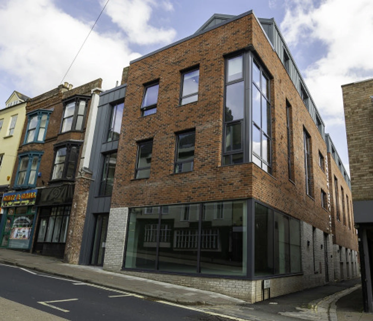 Economical student room with convenient location in 