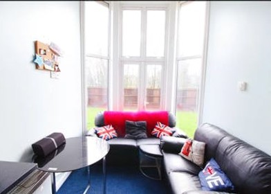 Bright private room in Leicester