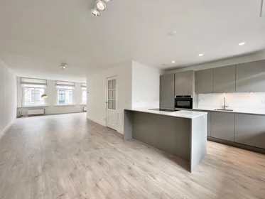 Logement entier à Jan Bernardusstraat, image 1 de 10