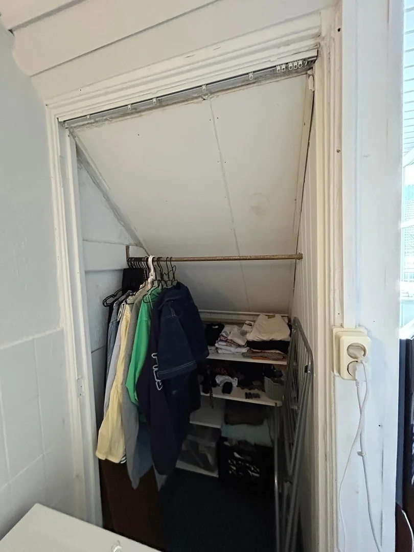 Quarto de estudante económico perto do campus em 