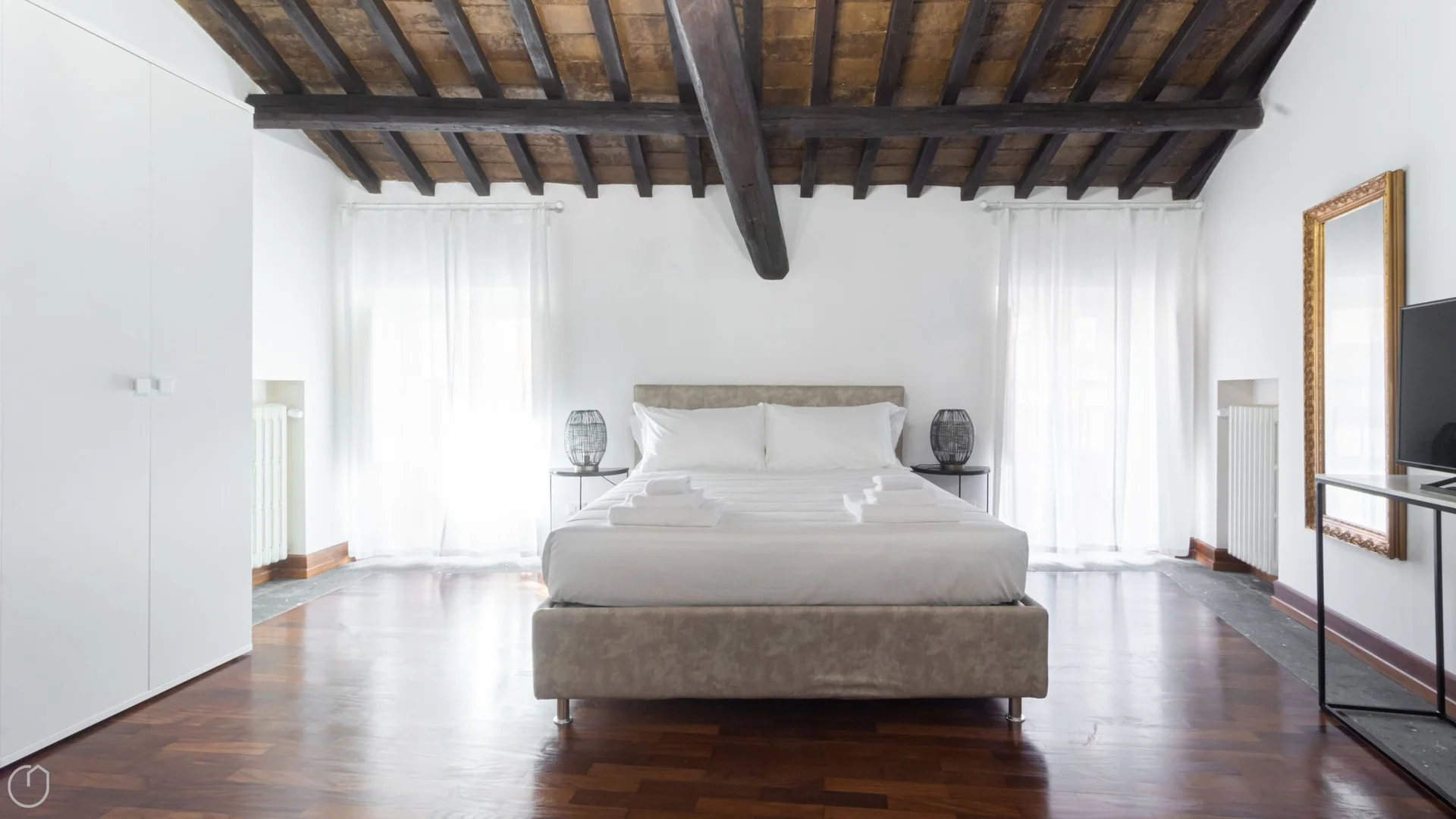 Habitación asequible para estudiantes con buena iluminación en