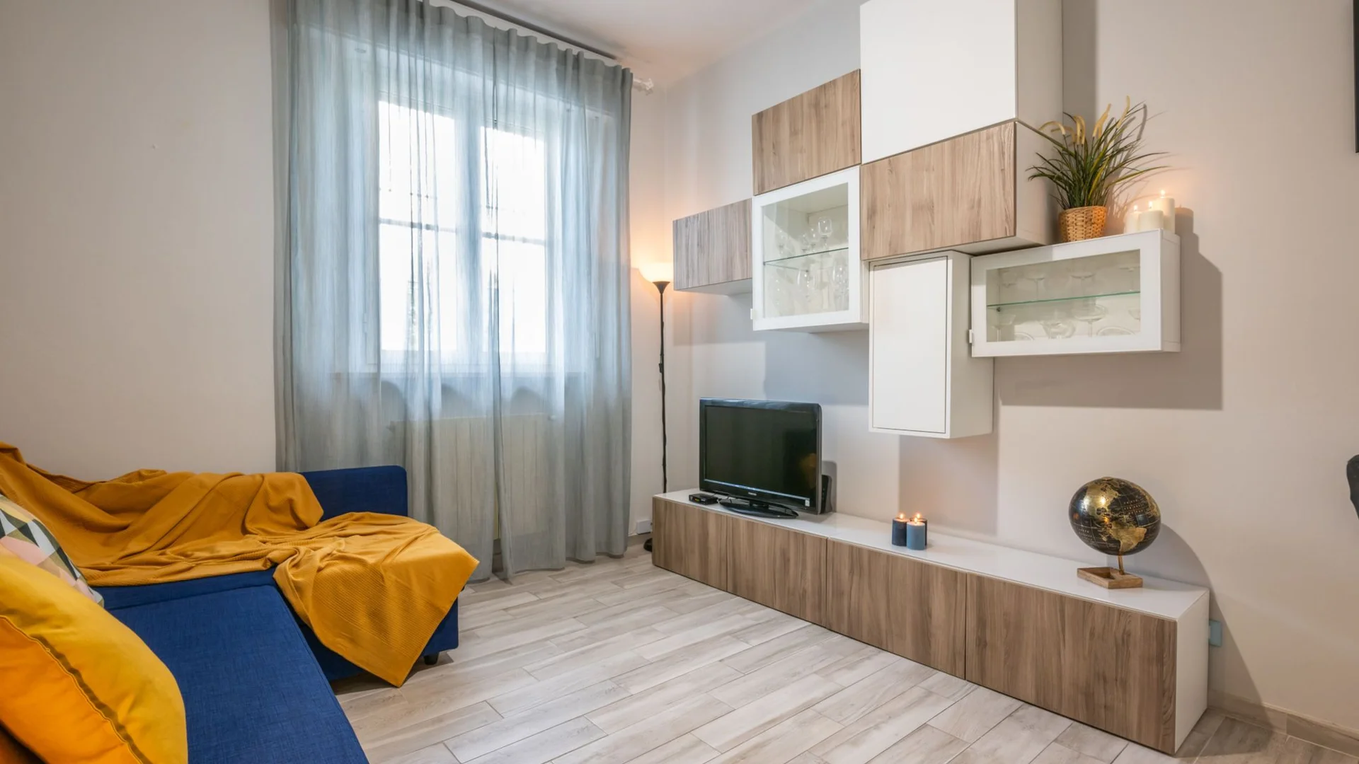 Quarto de estudante em  com área de estudo e instalações partilhadas