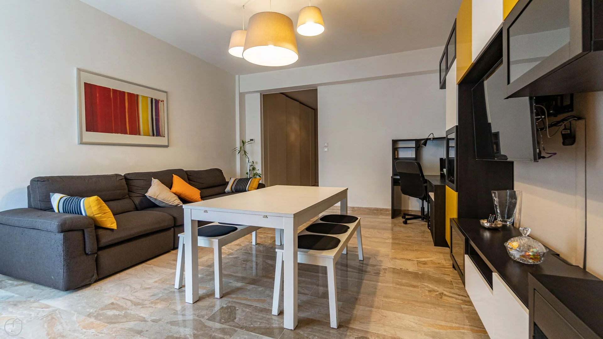 Habitación estudiantil amplia y cómoda en 