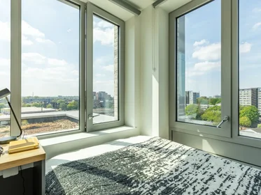 Habitación privada en residencia en 78 Rolls Rd, London SE1 5DU, United Kingdom, imagen 30 de 33