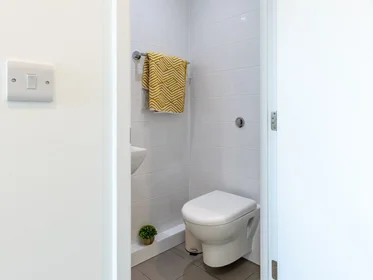 Habitación privada en residencia en 78 Rolls Rd, London SE1 5DU, United Kingdom, imagen 9 de 33