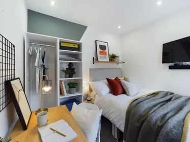 Entire place at 154 Empress Rd, Kensington, Liverpool L7 8SF, image 1 of 10