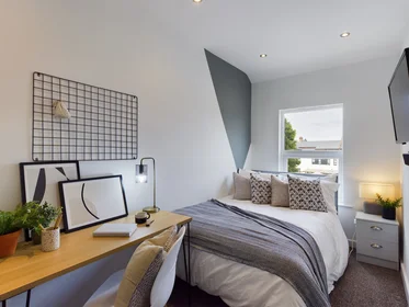 Private room at 328 Upper Parliament St, Liverpool L8 7QL, UK, image 1 of 10