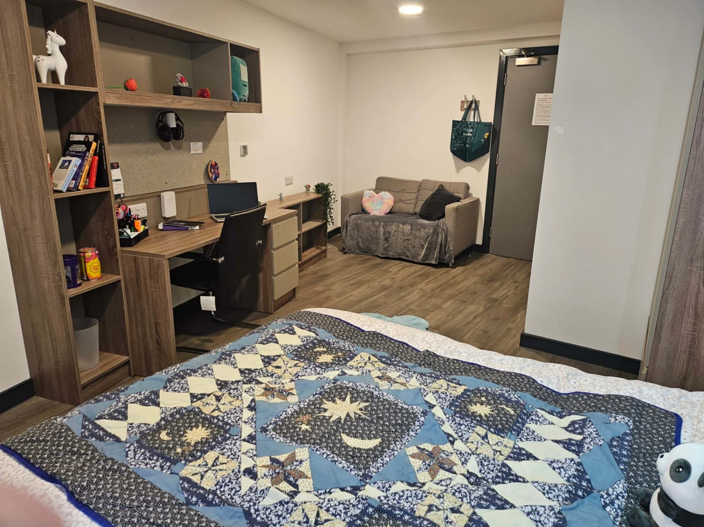 Habitación estudiantil económica cerca del campus en 