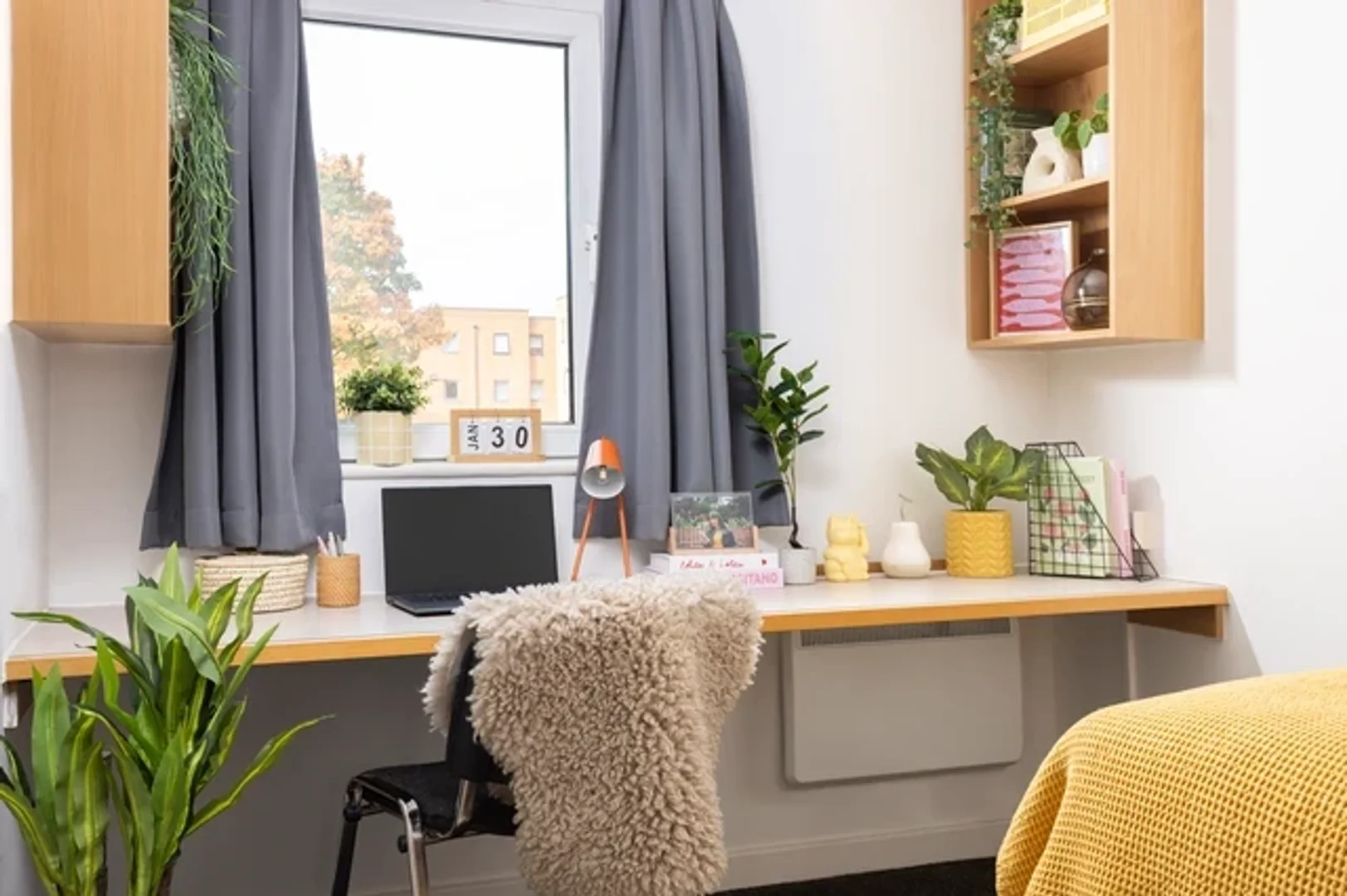 Habitación estudiantil amplia y cómoda en 