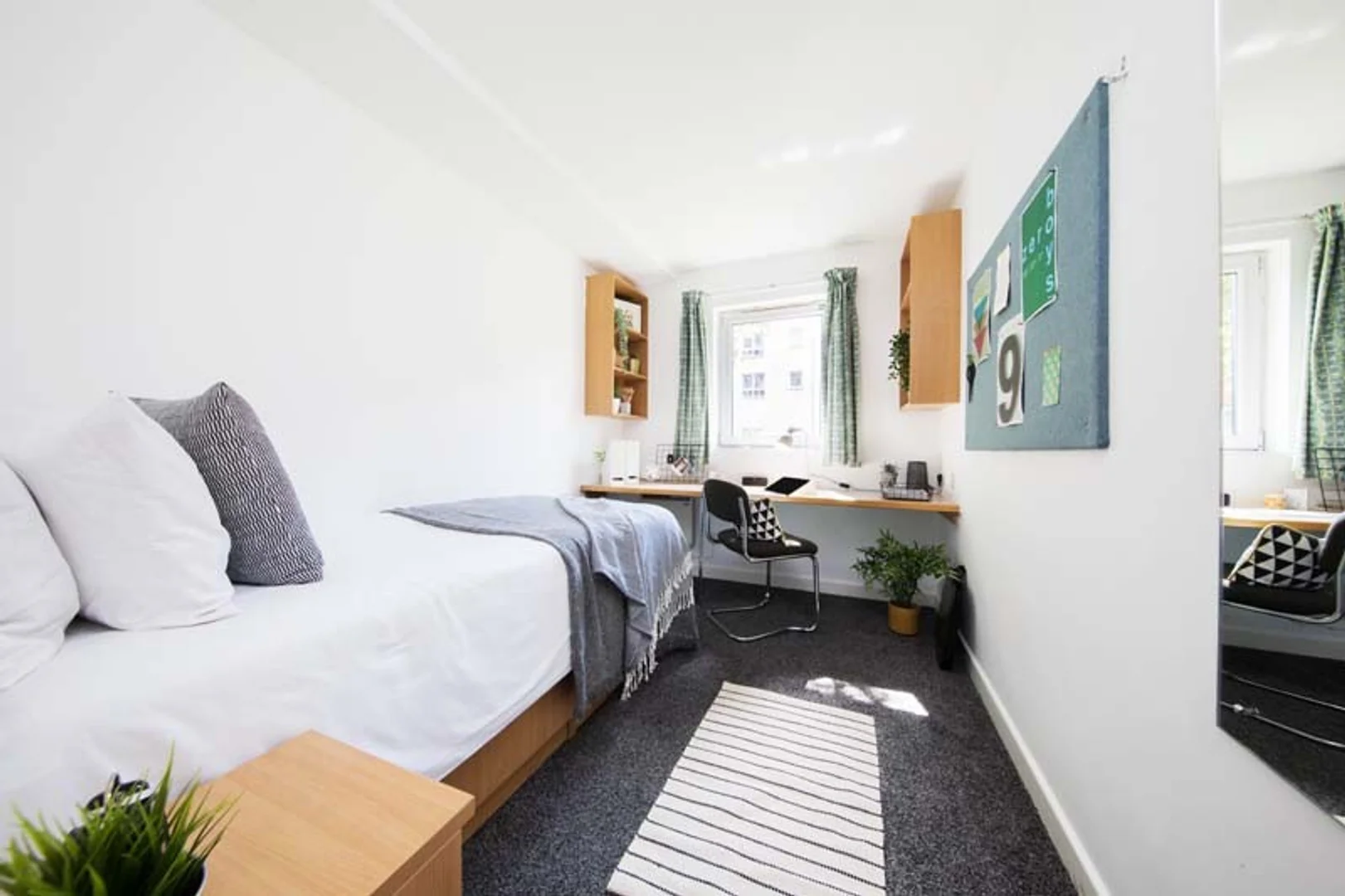 Habitación acogedora para estudiantes disponible en 