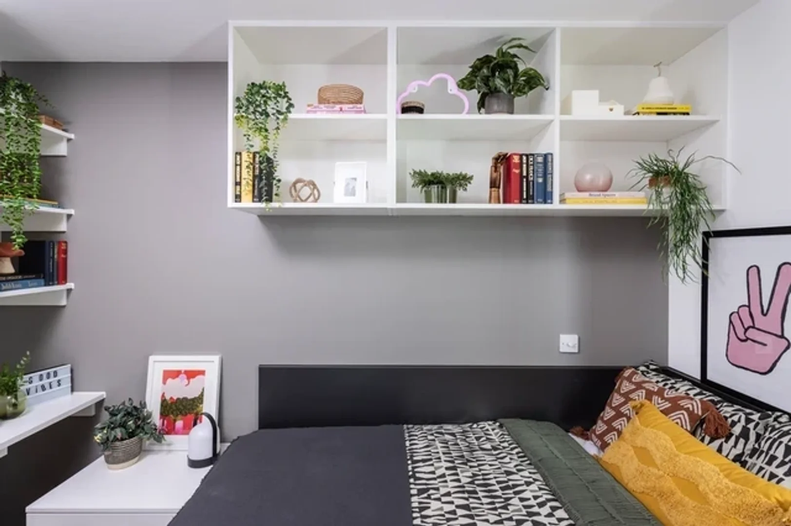 Functional student room perfect for studying in 