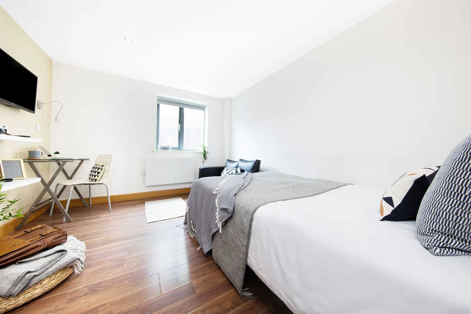 Self-contained studio for students in central 