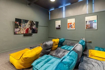 Studio in residence at 10 Crown Street, Reading, RG1 2SE, image 23 of 29