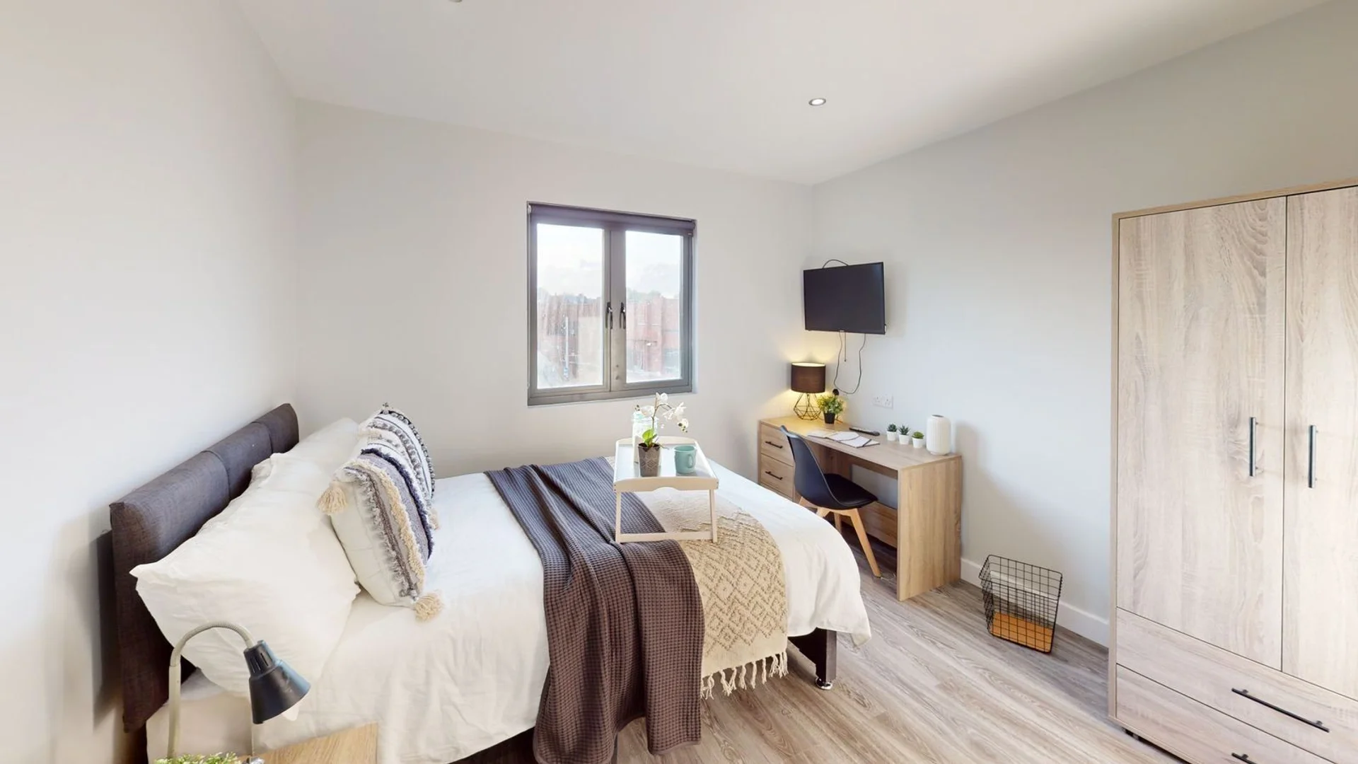 Habitación estudiantil amplia y cómoda en 