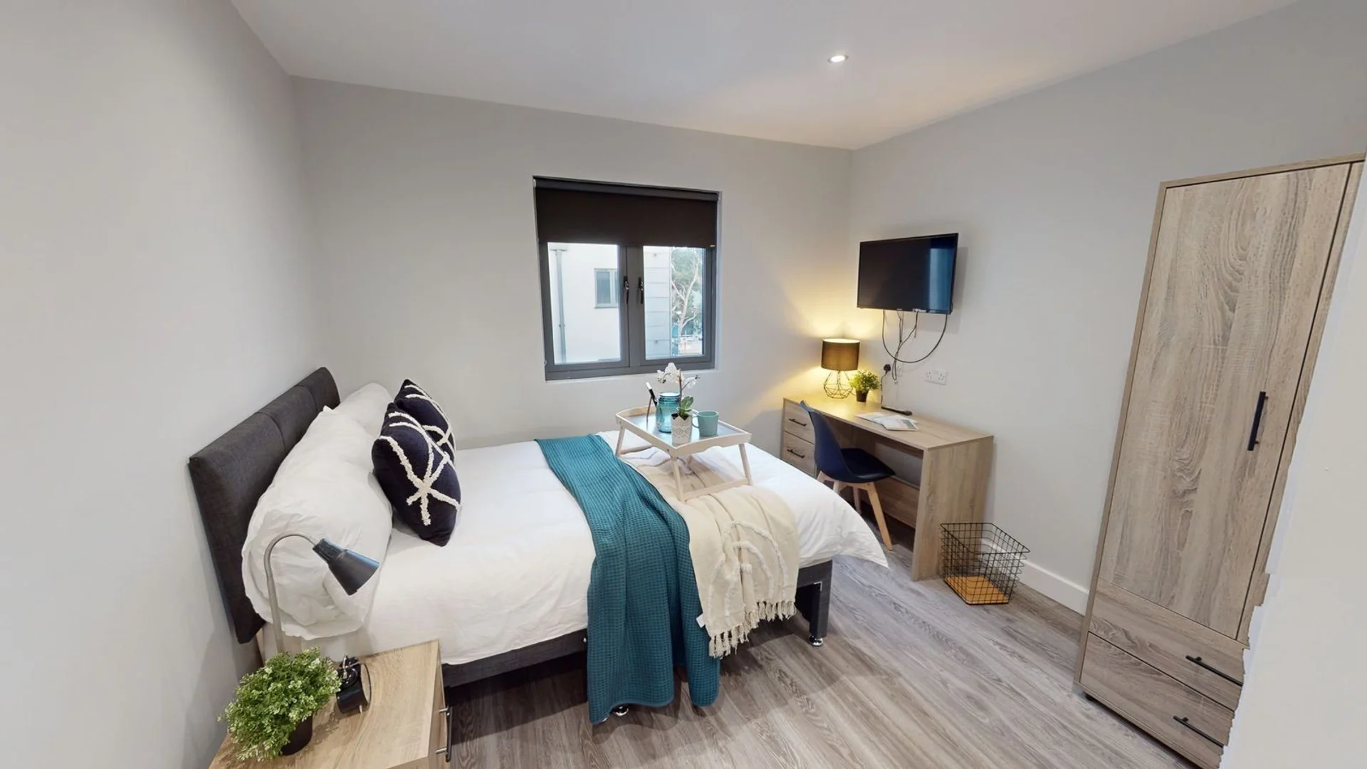 Habitación estudiantil amplia y cómoda en 