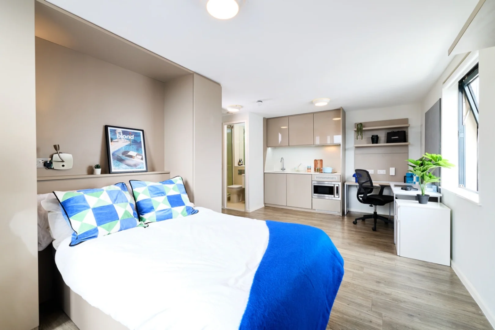 Modern student studio with complete amenities in 