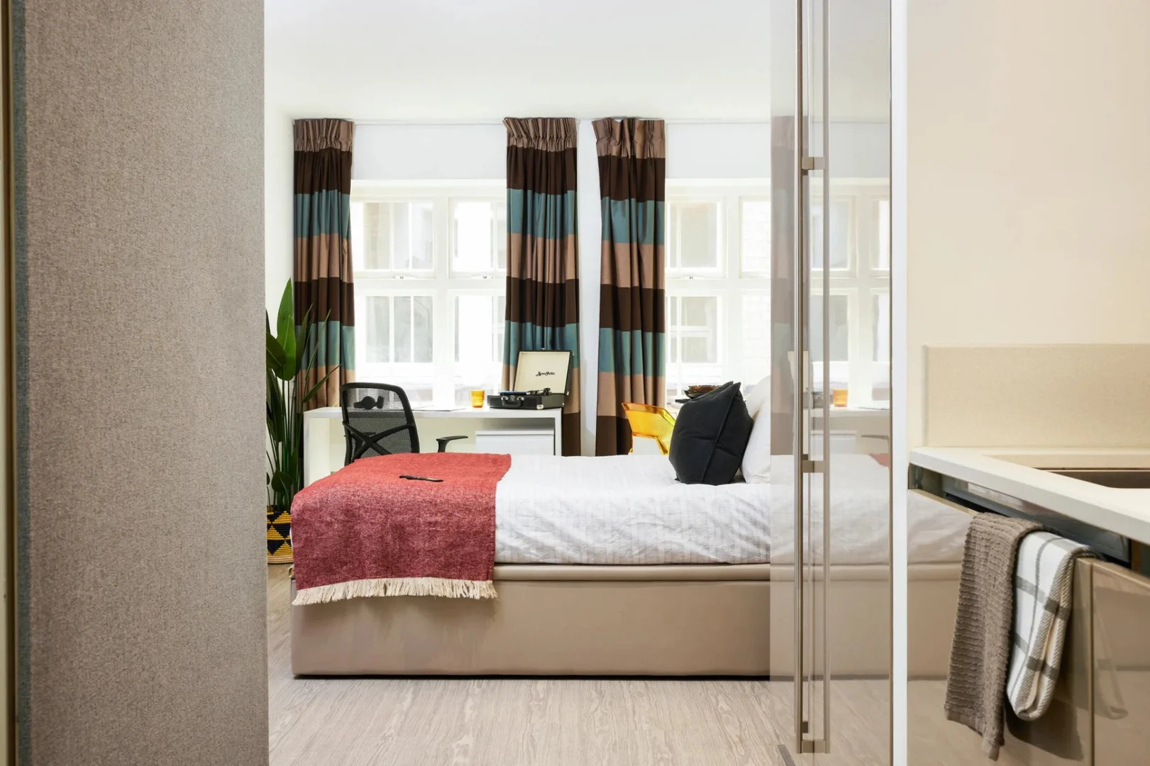 Compact studio apartment ideal for students in 